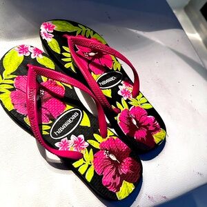 Havaianas Women's Floral Flat Sandals hot pink/black/green  37/8 Brazil